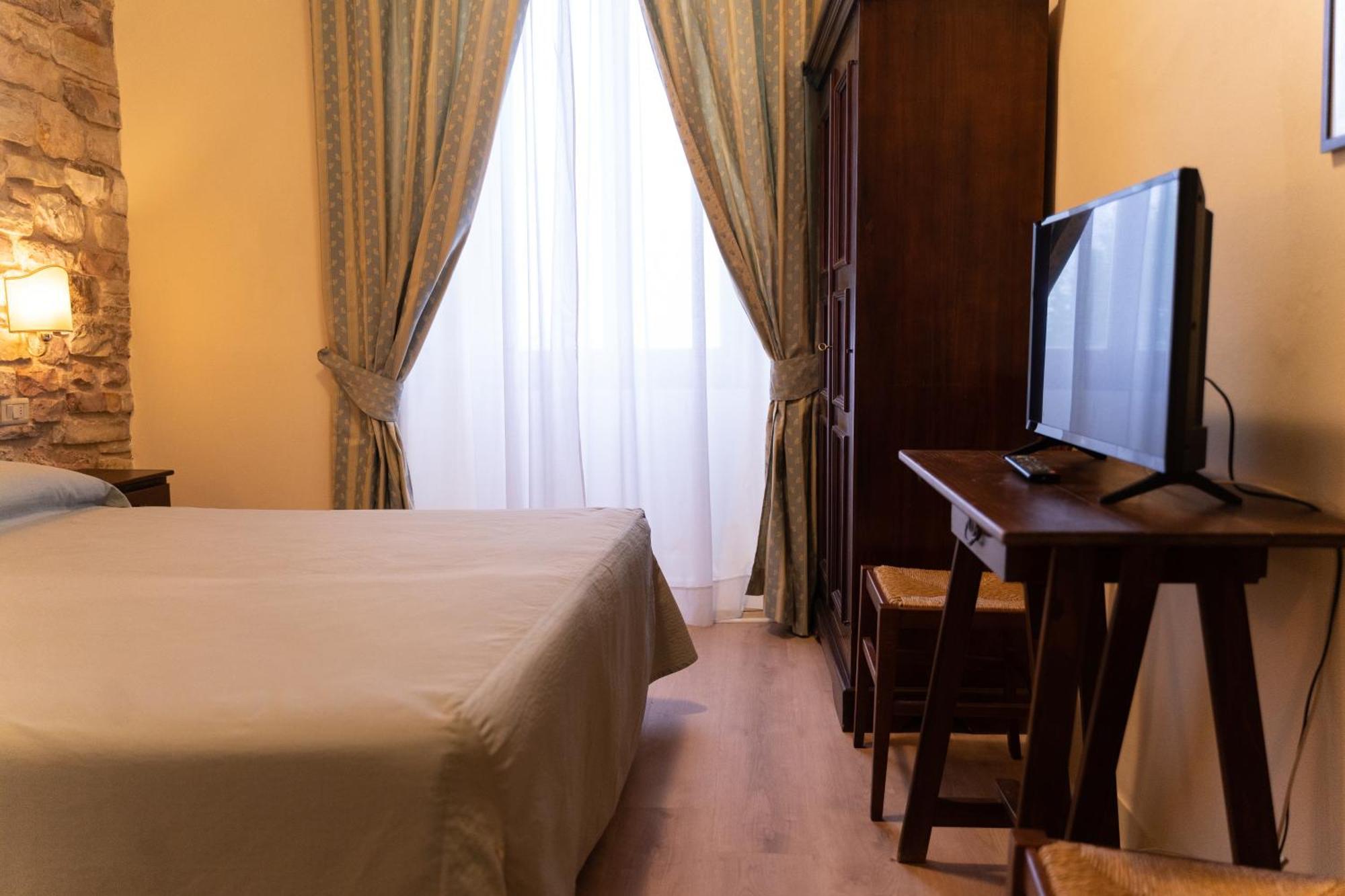 Hotel Belvedere Асизи Екстериор снимка